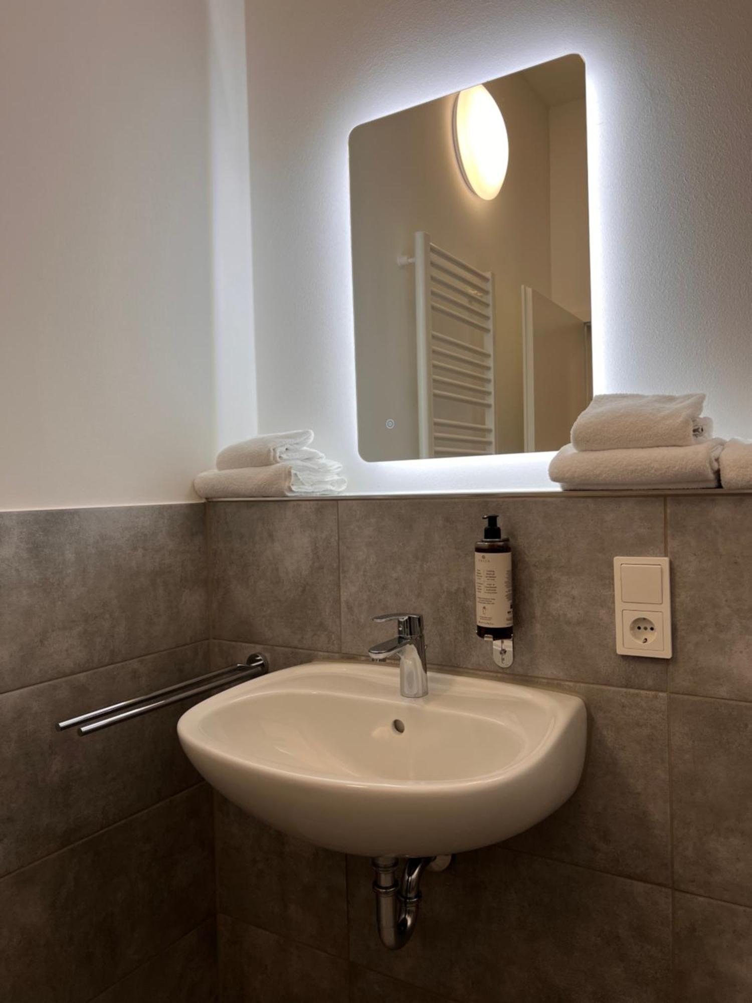 24Seven Apartments - Self Check-In Алтдорф Екстериор снимка