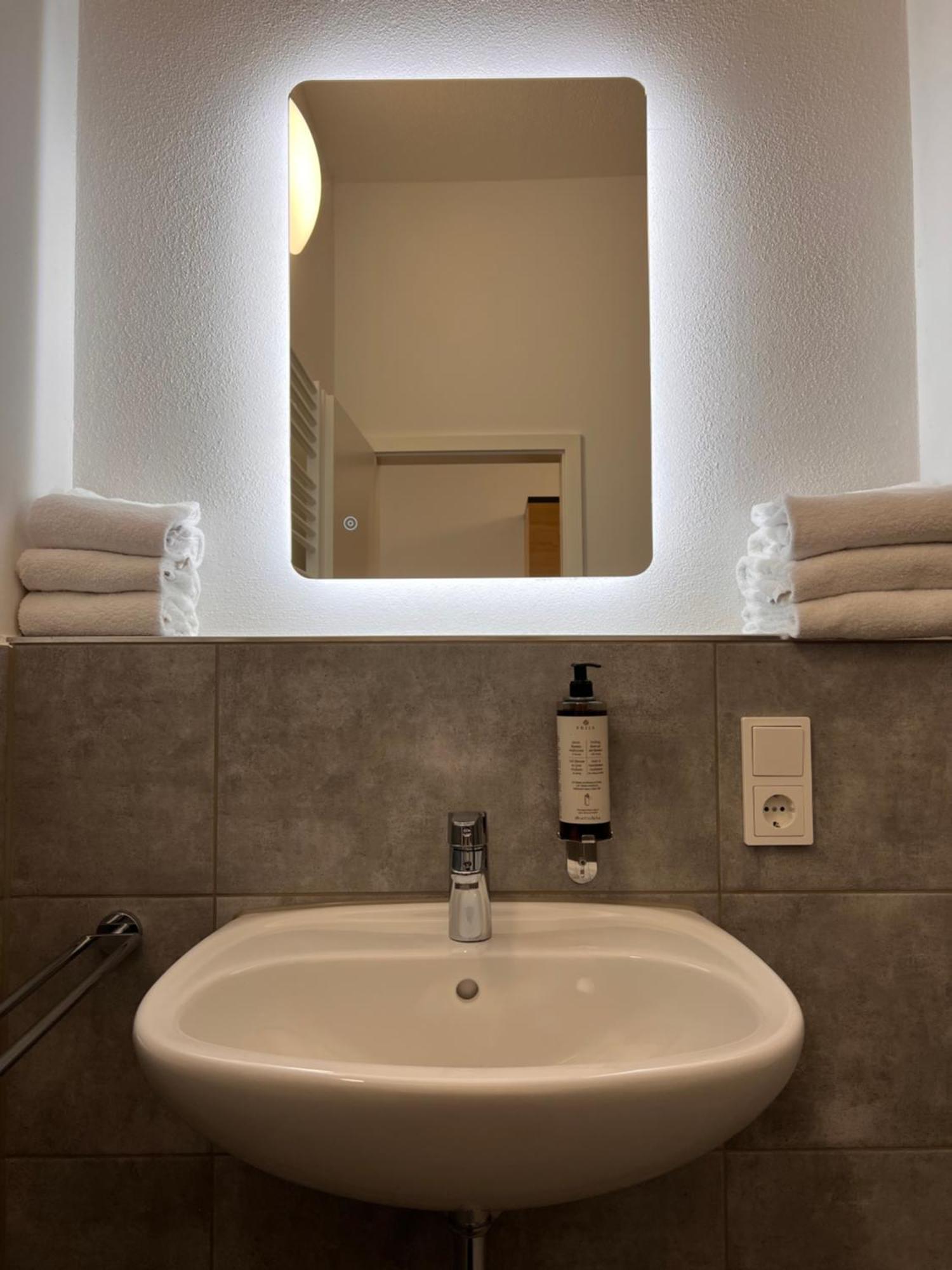 24Seven Apartments - Self Check-In Алтдорф Екстериор снимка